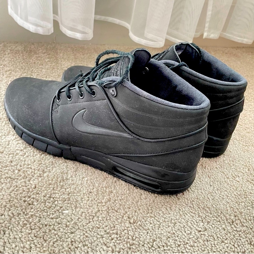 Nike Air  Men's Size 9.5  Black High-Top Sneakers